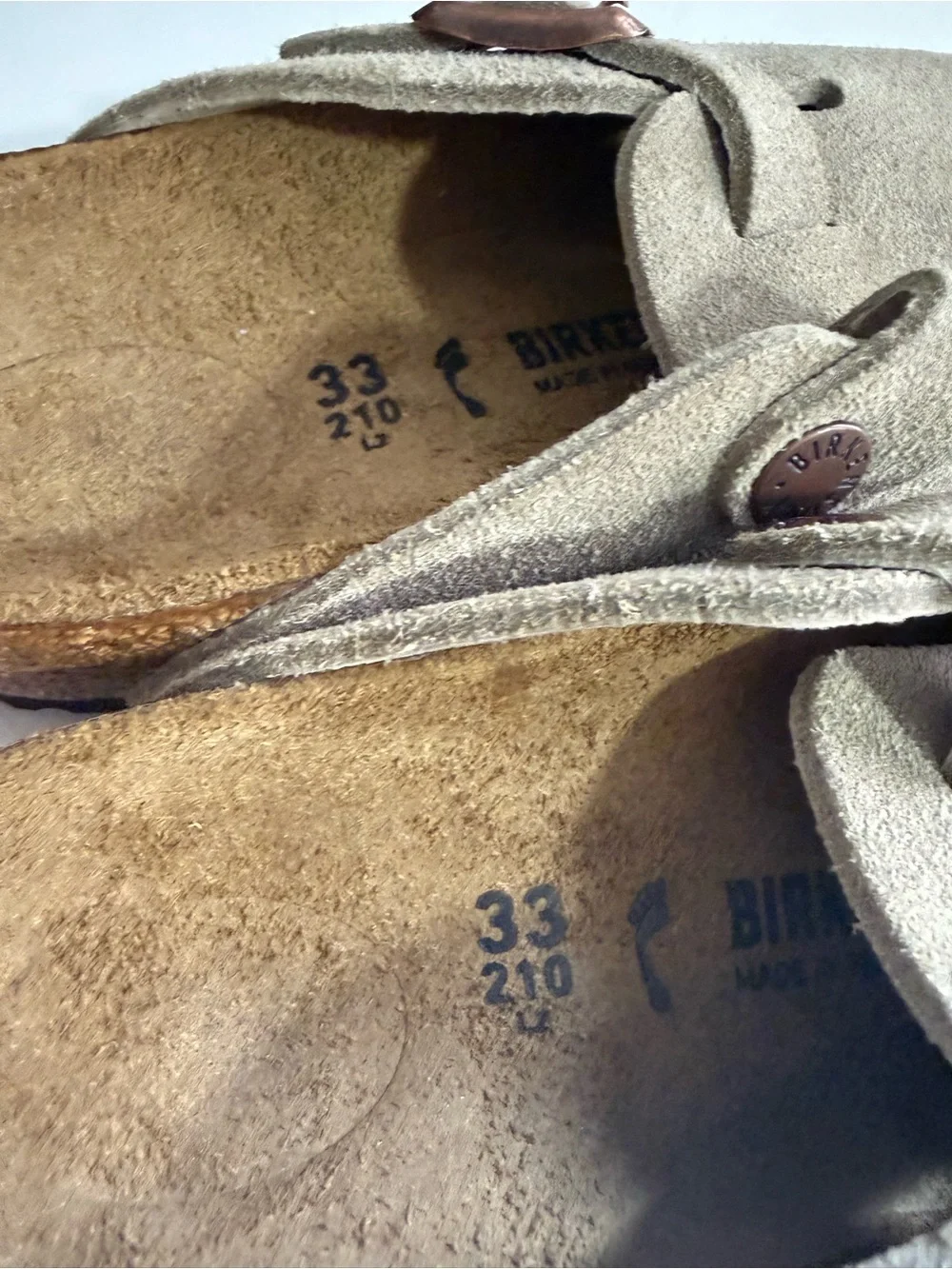 Birkenstock Boston Kids size 2 or 2.5 Tan Suede Clog Sandals with Buckle